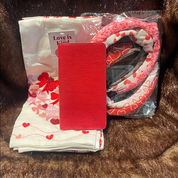 Louis Vuitton CA0995 Classic Red Epi Leather slim Wallet NO COIN SECTION GUC - Picture 17 of 17